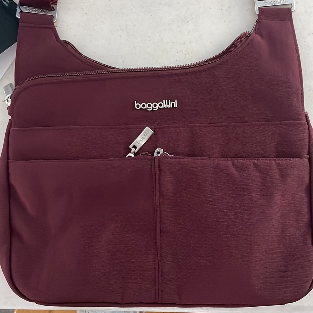 Baggallini Cross Over Cross Body - Picture 2 of 5